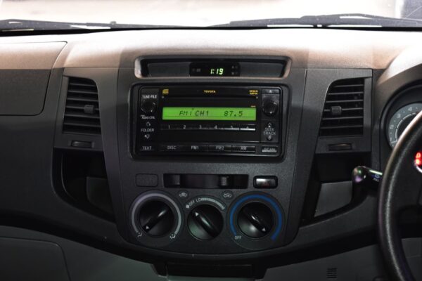 TOYOTA VIGO DOUBLE CAB 2.5J MT - Image 11