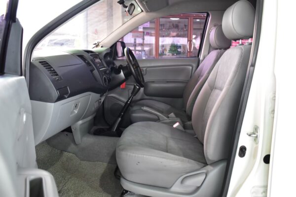 TOYOTA VIGO DOUBLE CAB 2.5J MT - Image 19