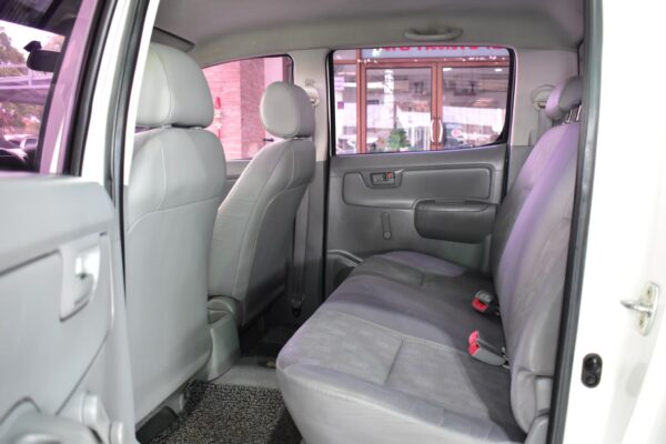 TOYOTA VIGO DOUBLE CAB 2.5J MT - Image 18