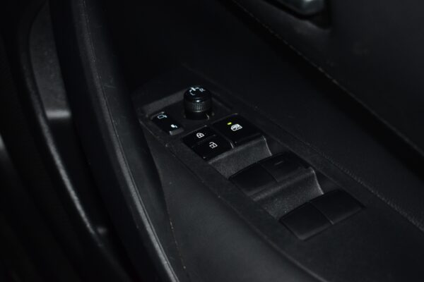 TOYOTA ALTIS 1.6G AT 2020 - Image 14