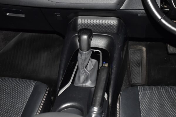 TOYOTA ALTIS 1.6G AT 2020 - Image 17